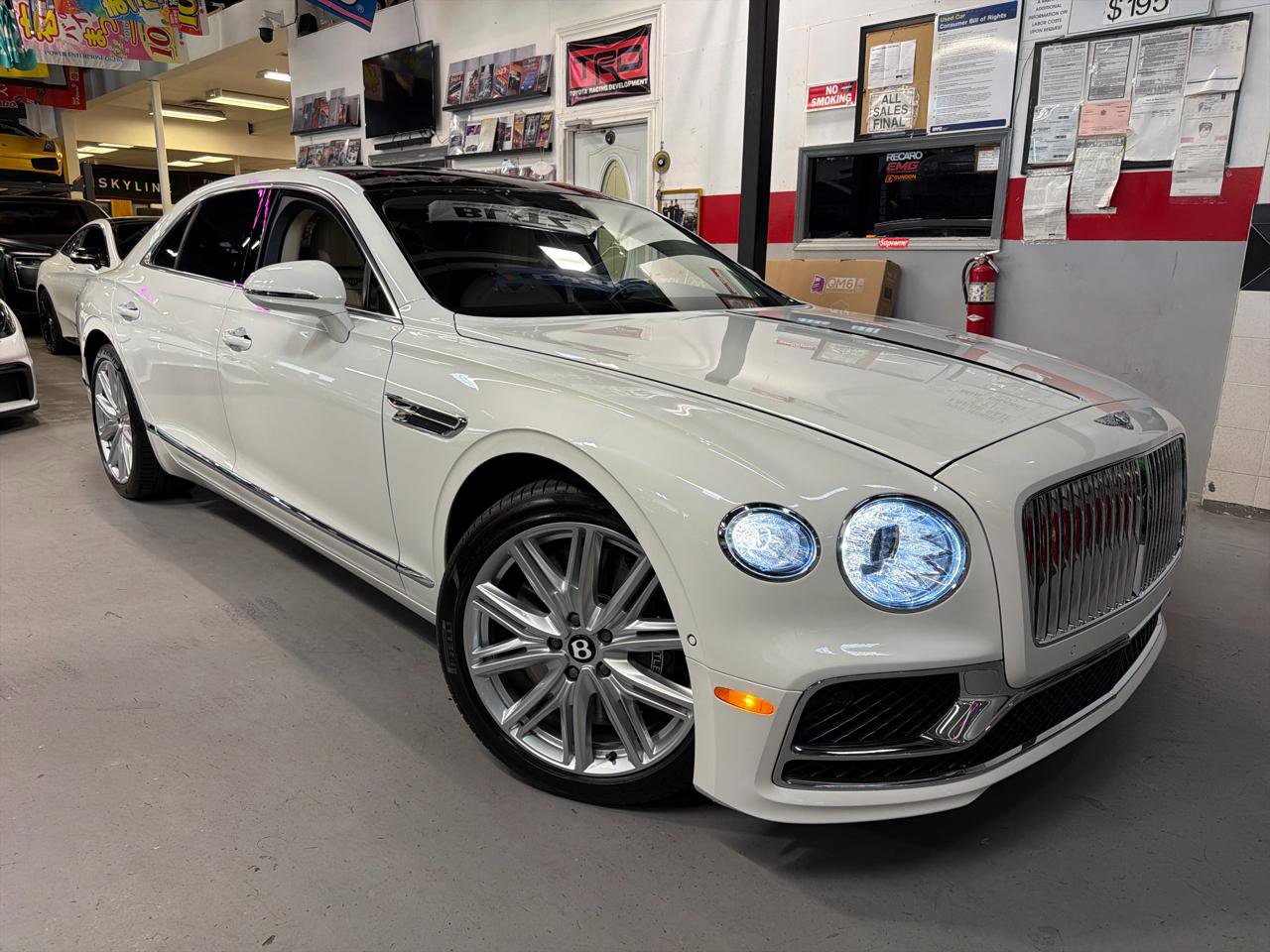 Used 2023 Bentley Flying Spur V8 AWD/4WD image 1