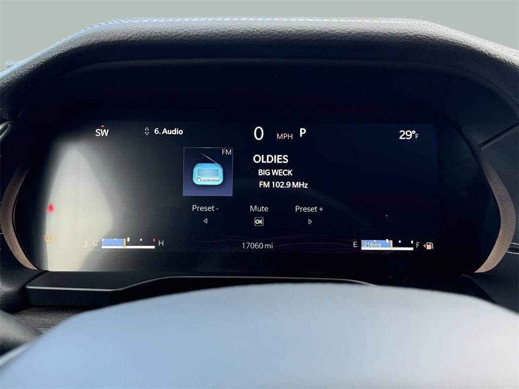 Used 2024 Jeep Grand Cherokee L Limited w/ Black Appearance Package image 10