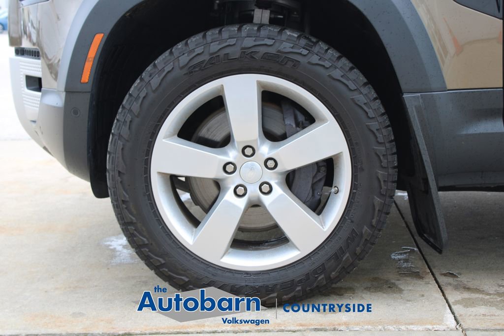 Used 2021 Land Rover Defender 110 SE AWD/4WD image 32