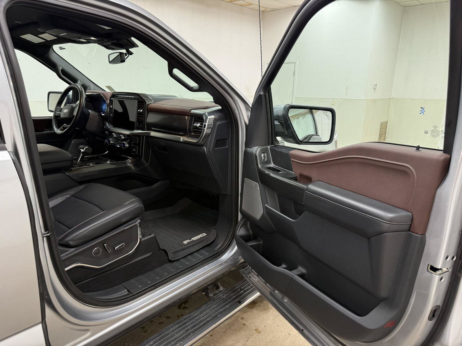 Used 2023 Ford F150 Lariat w/ Equipment Group 502A High AWD/4WD image 28