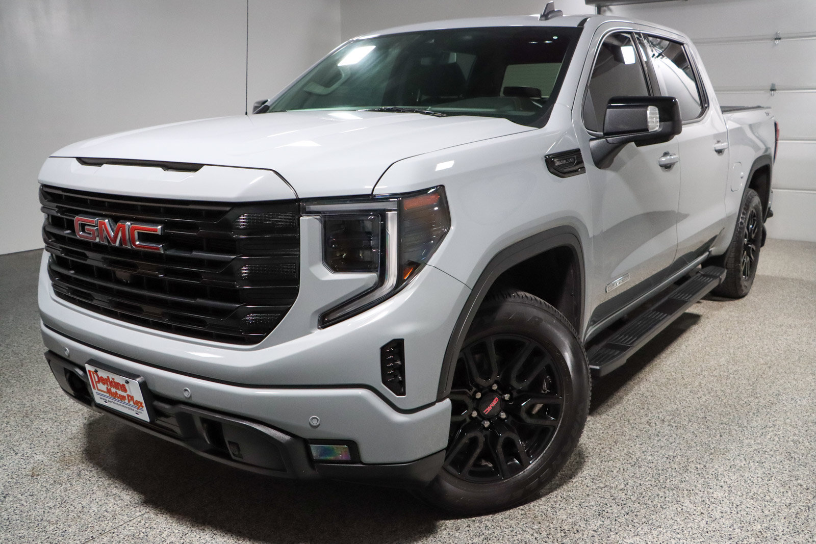 Used 2024 GMC Sierra 1500 Elevation w/ Elevation Premium Package AWD/4WD image 34