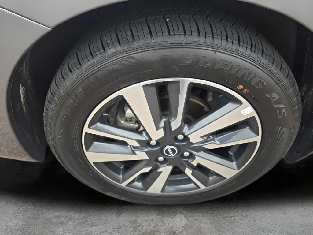 Used 2025 Nissan Versa SV FWD image 29