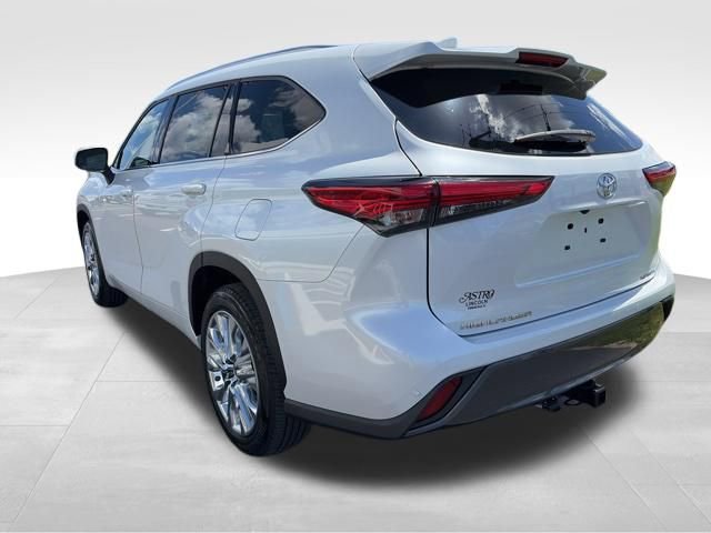 Used 2023 Toyota Highlander Limited image 5