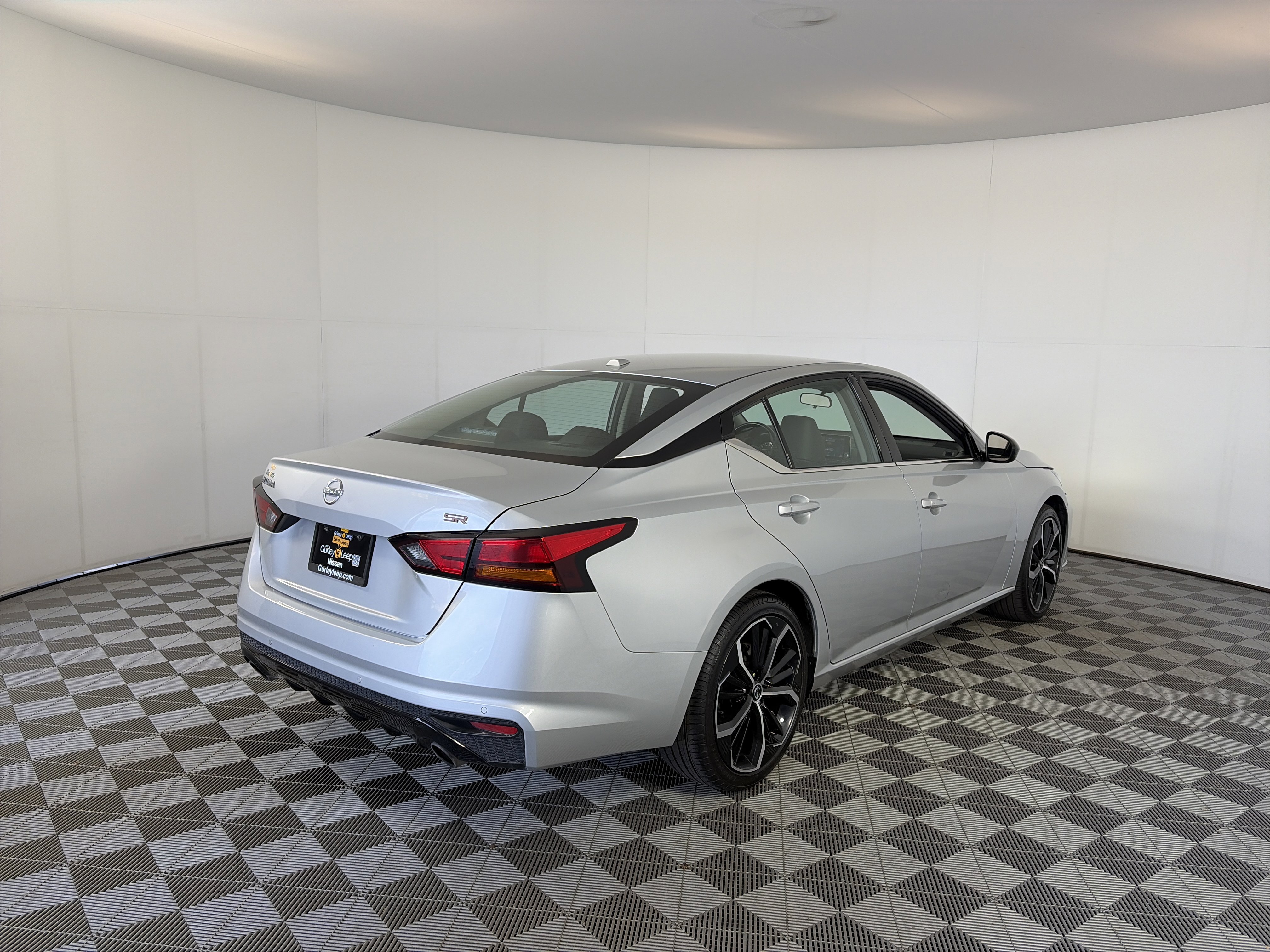 Used 2024 Nissan Altima 2.5 SR FWD image 10