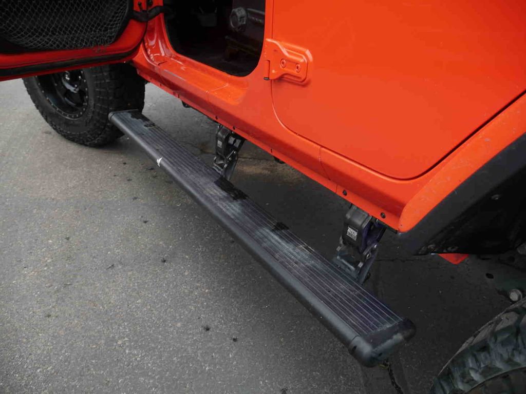 Used 2018 Jeep Wrangler Unlimited Rubicon image 17