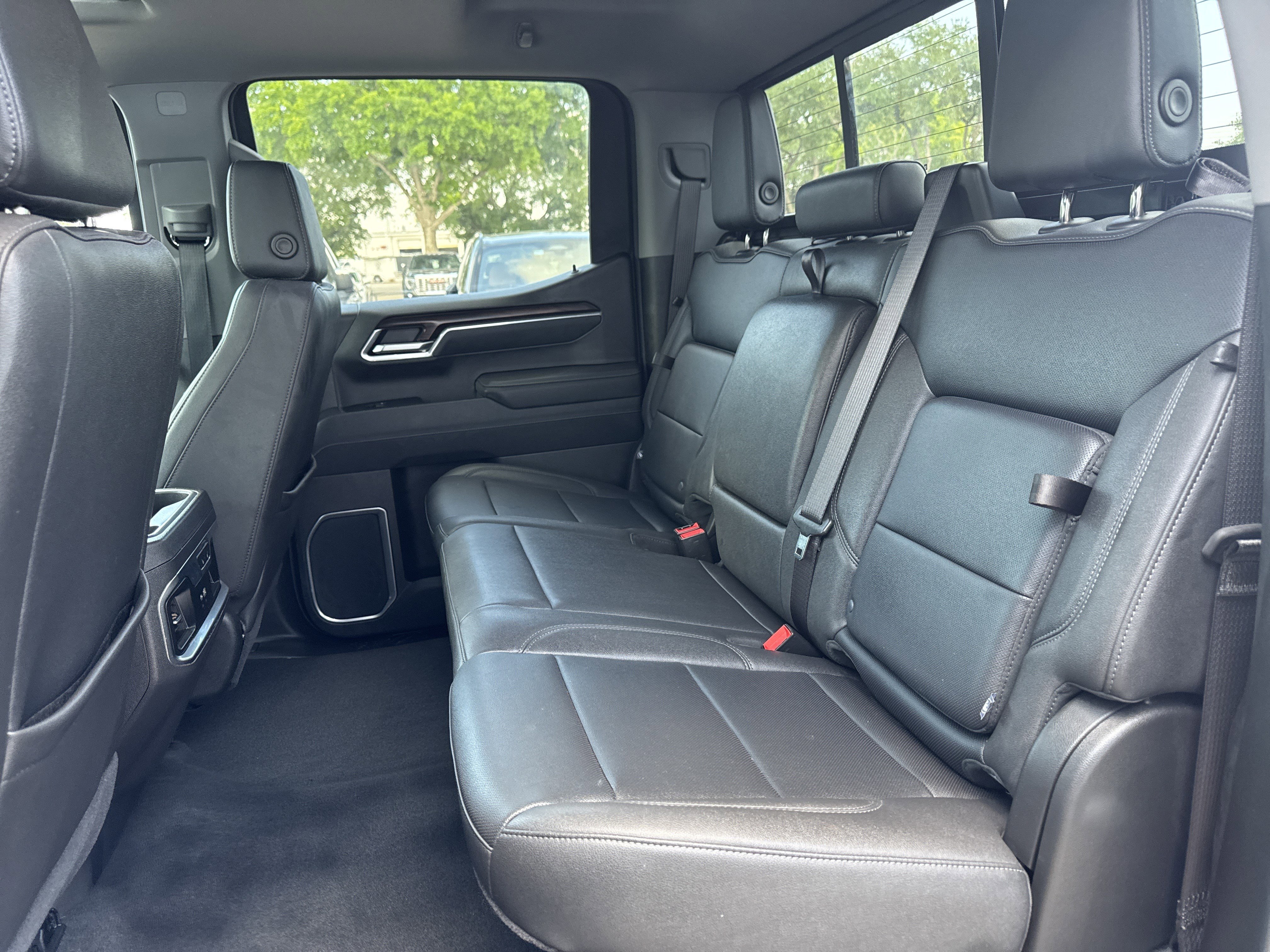 Used 2025 GMC Sierra 1500 SLT image 8