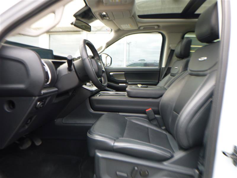 Used 2025 Ford Expedition Platinum AWD/4WD image 5
