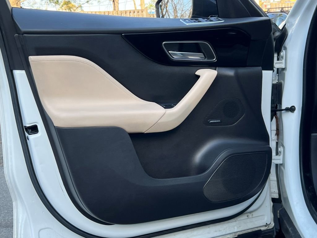 Used 2019 Jaguar F-PACE Premium image 17