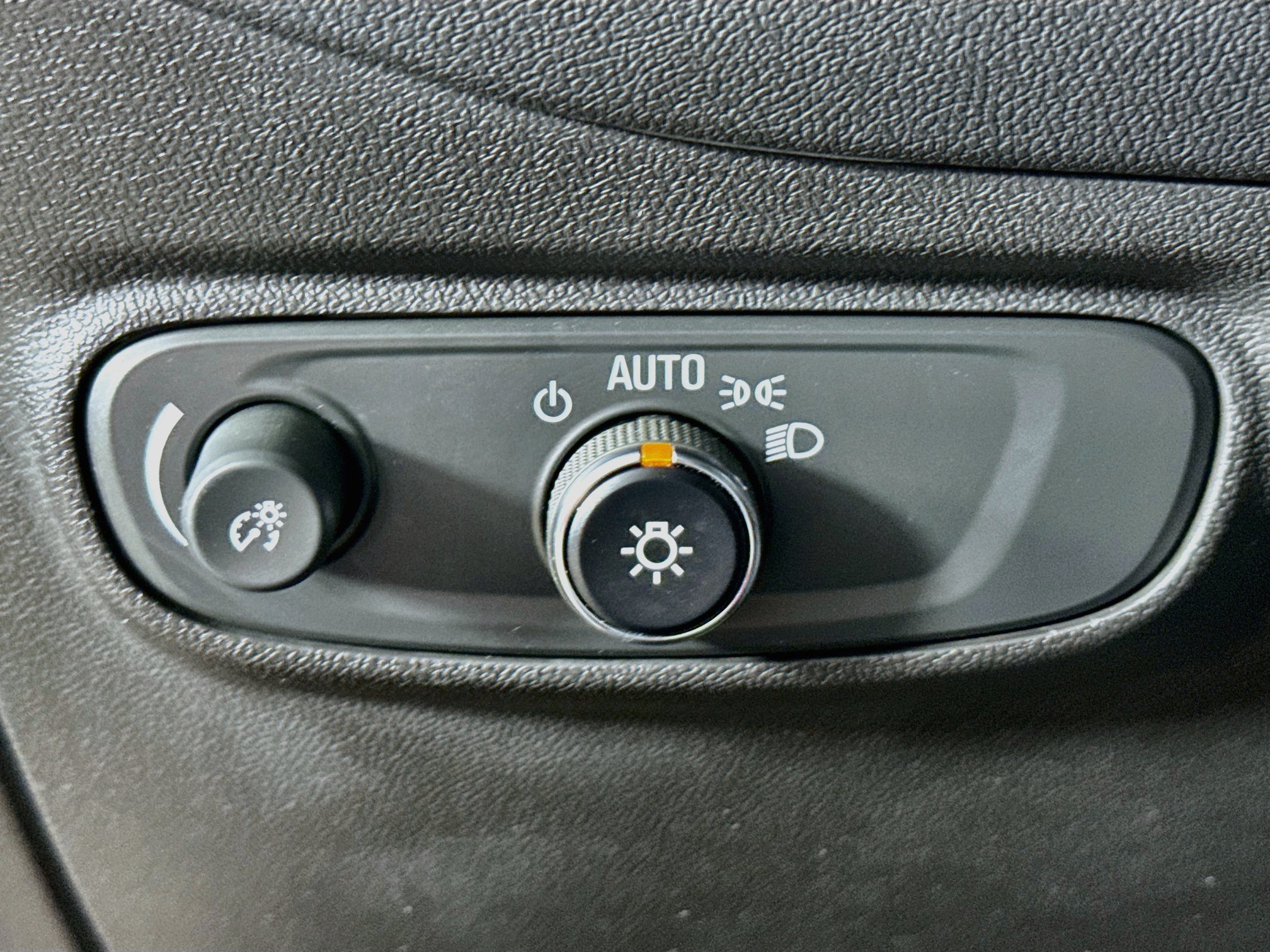 Used 2023 Chevrolet Equinox LT FWD image 9