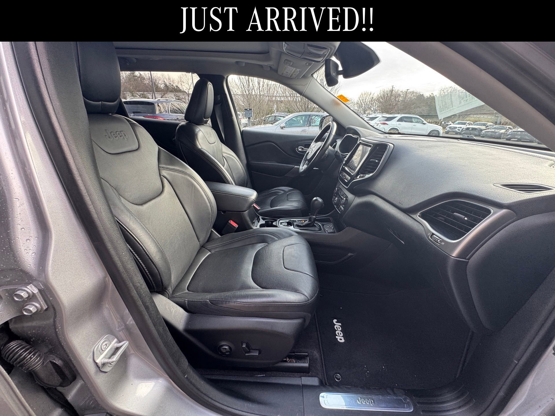 Used 2019 Jeep Cherokee Limited w/ Luxury Group image 9