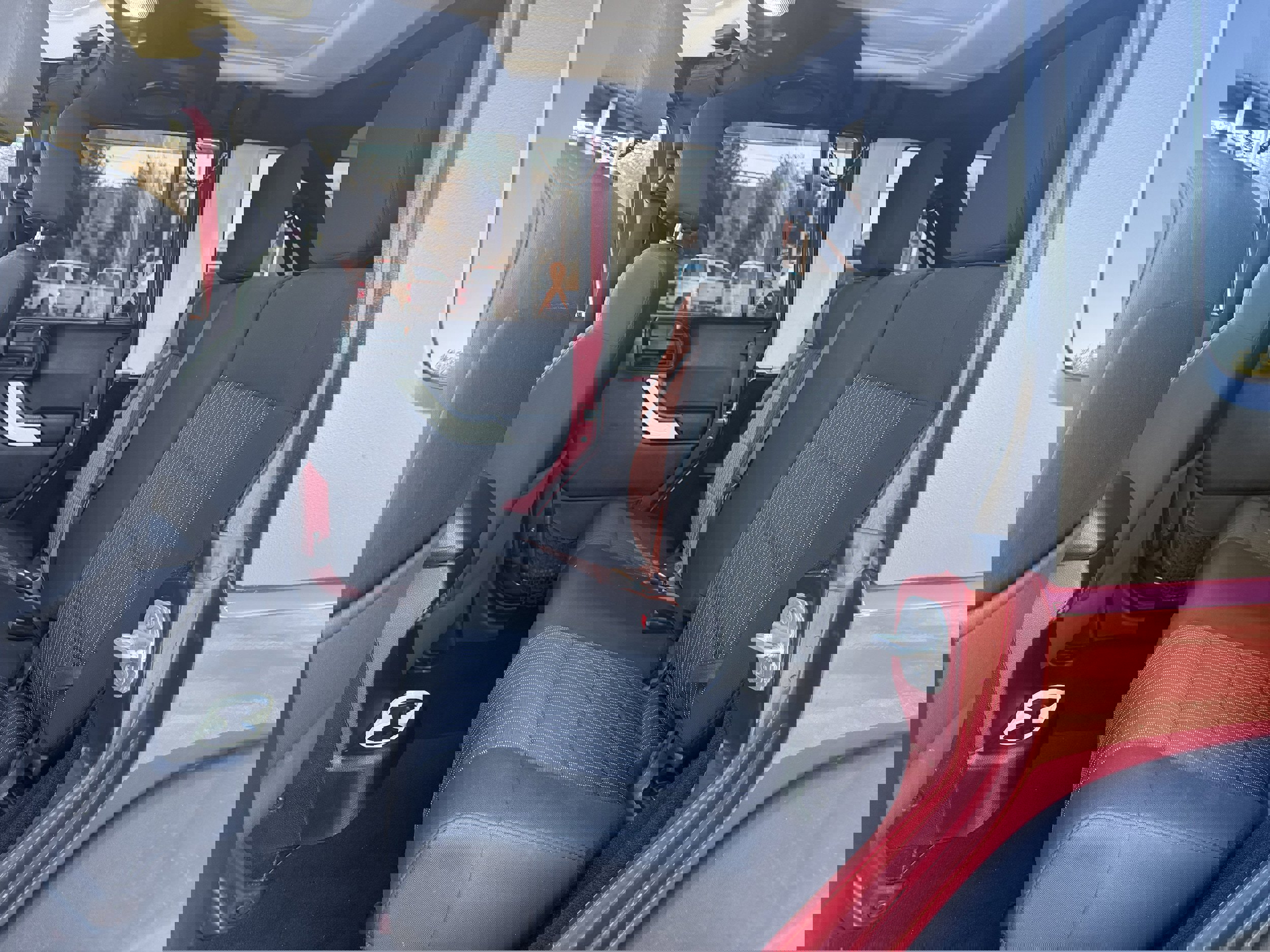 Used 2012 Jeep Wrangler Unlimited Rubicon w/ Connectivity Group image 10