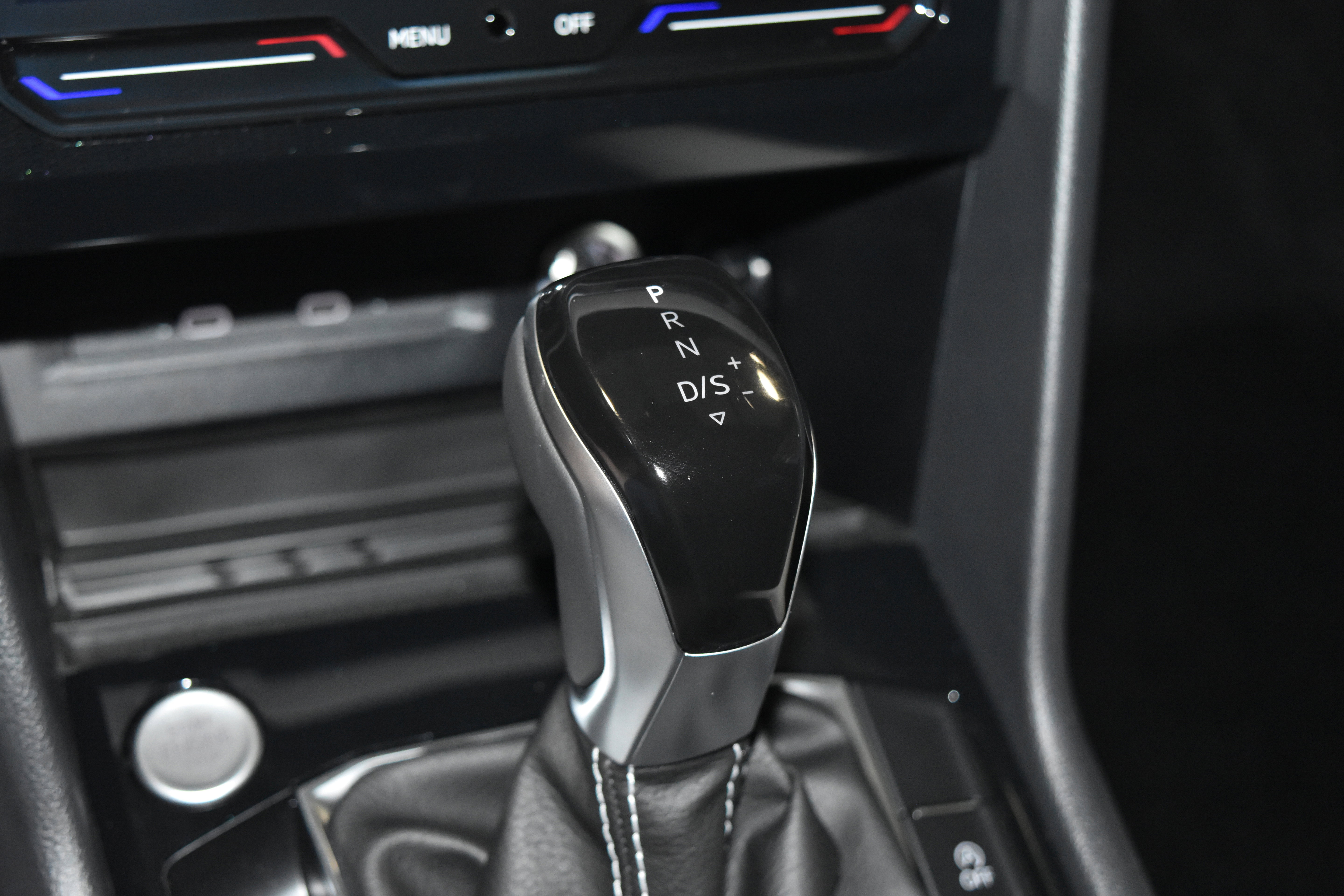 New 2025 Volkswagen Taos SE image 12