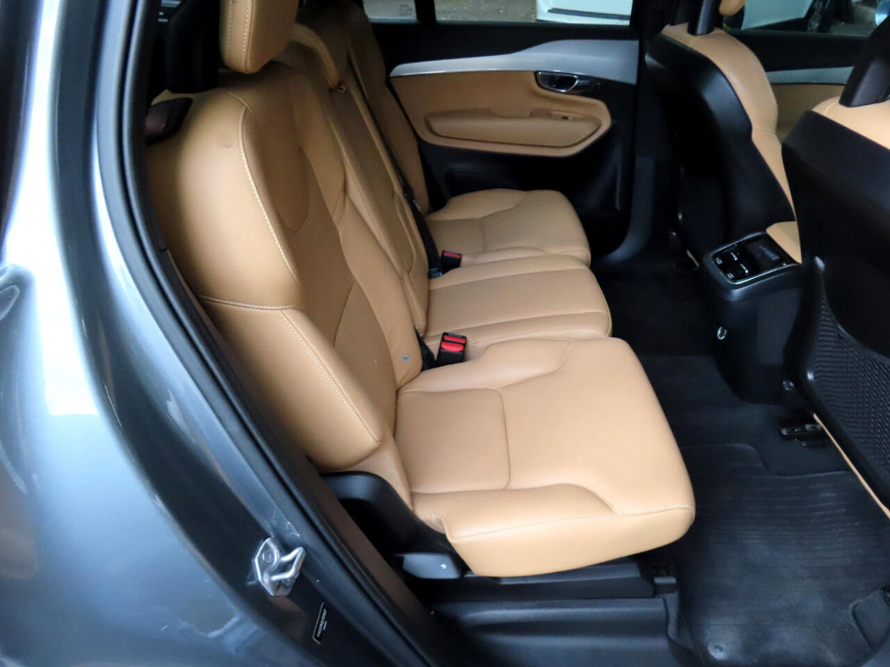 Used 2018 Volvo XC90 T6 Momentum w/ Convenience Package image 18