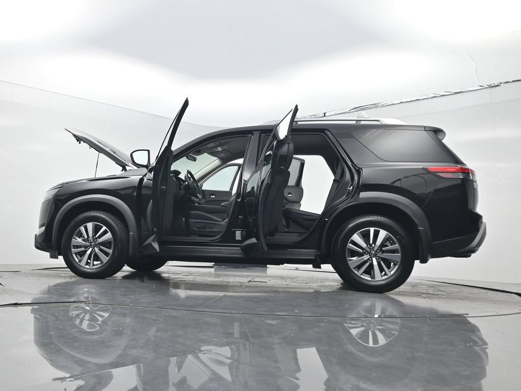 Used 2023 Nissan Pathfinder SL AWD/4WD image 31