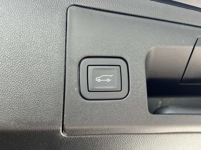 Certified 2025 Cadillac XT5 Luxury w/ LPO, Floor Liner Package FWD image 11