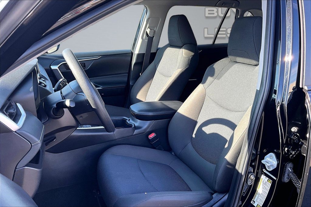 Used 2025 Toyota RAV4 LE AWD/4WD image 24