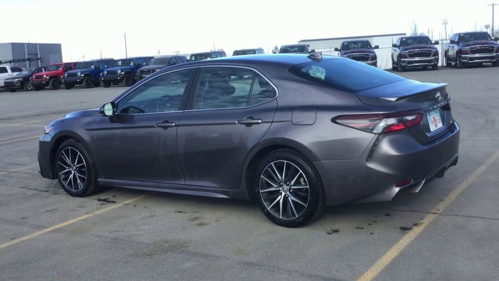 Used 2023 Toyota Camry SE image 6