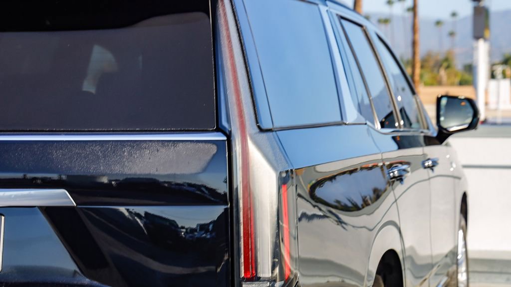 Used 2025 Cadillac Escalade Premium Luxury image 10