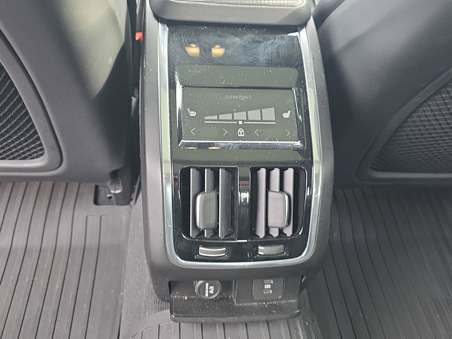 Used 2022 Volvo S90 B6 Inscription w/ Advanced Package image 33