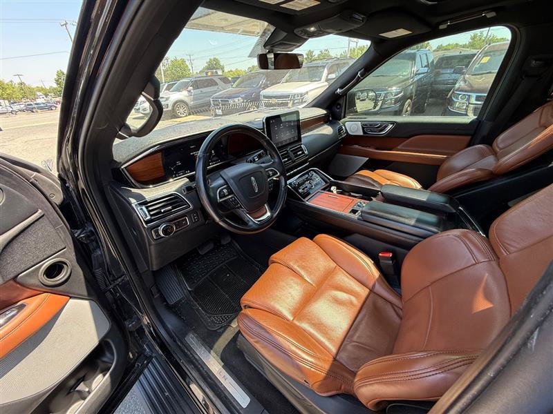 Used 2020 Lincoln Navigator Reserve w/ Luxury Package RWD image 19