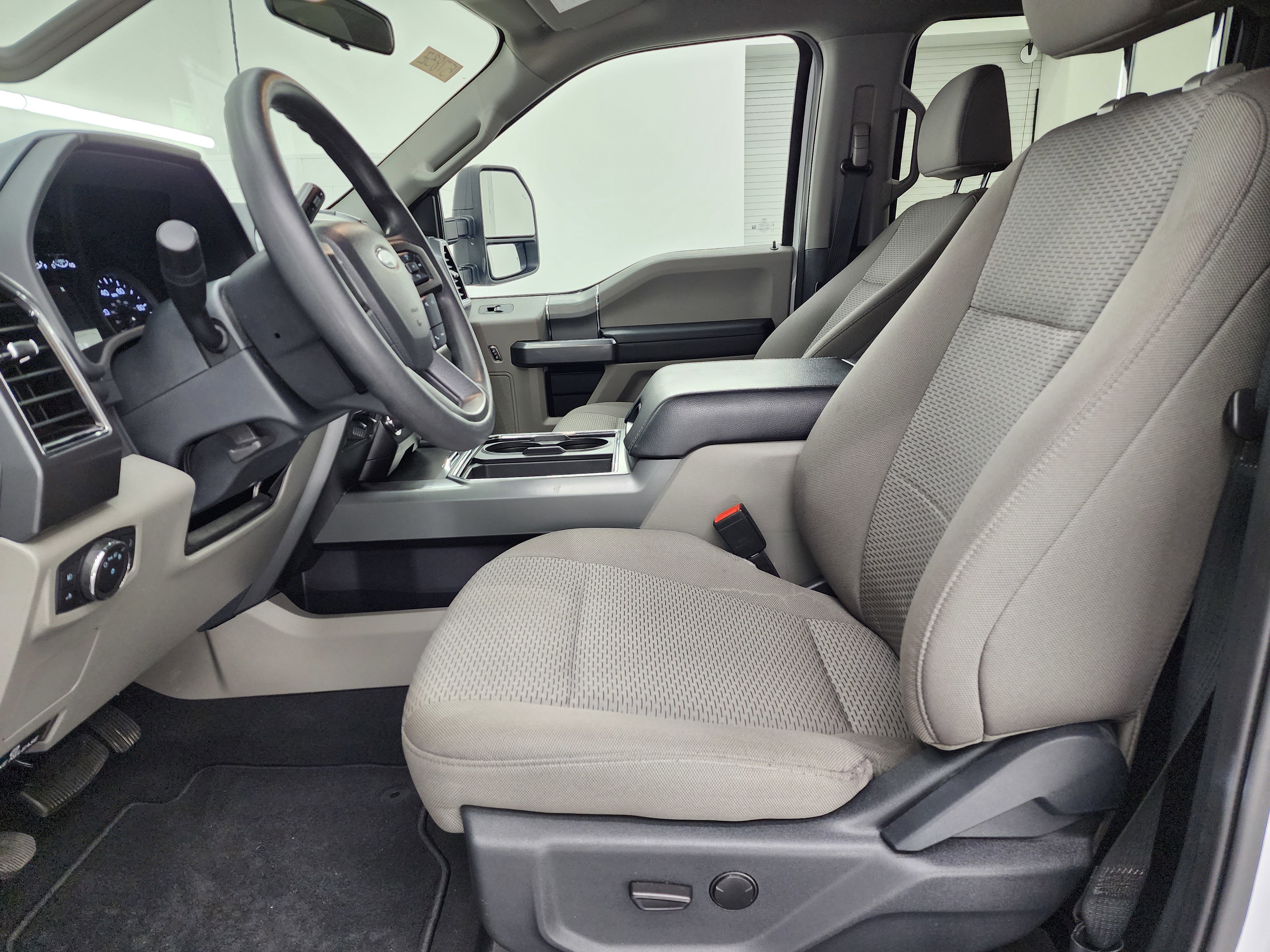 Used 2022 Ford F350 XLT w/ Black Appearance Package image 8