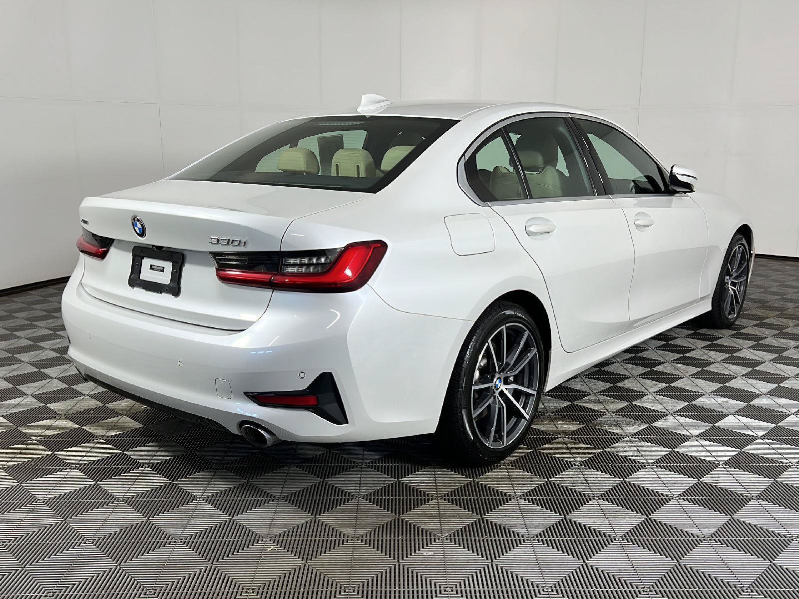Used 2021 BMW 330i xDrive Sedan w/ Convenience Package AWD/4WD image 5