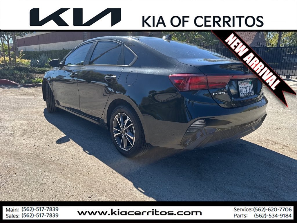Certified 2022 Kia Forte LXS FWD image 3
