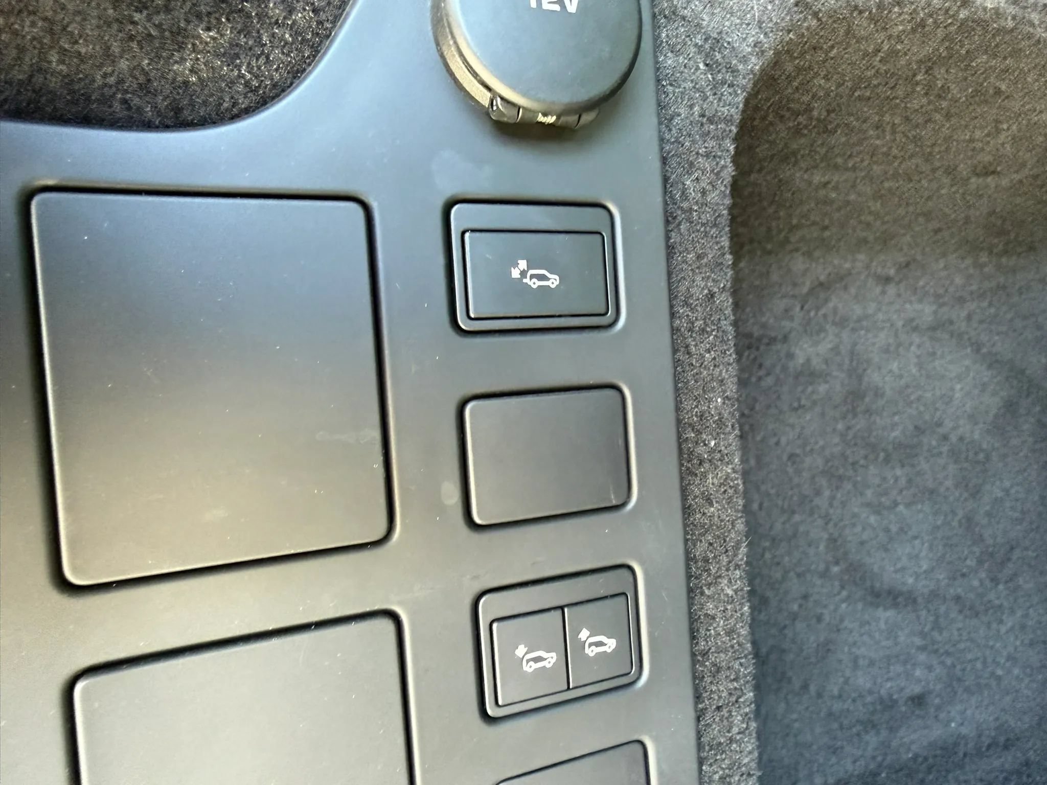 Used 2017 Land Rover Discovery SE AWD/4WD image 36