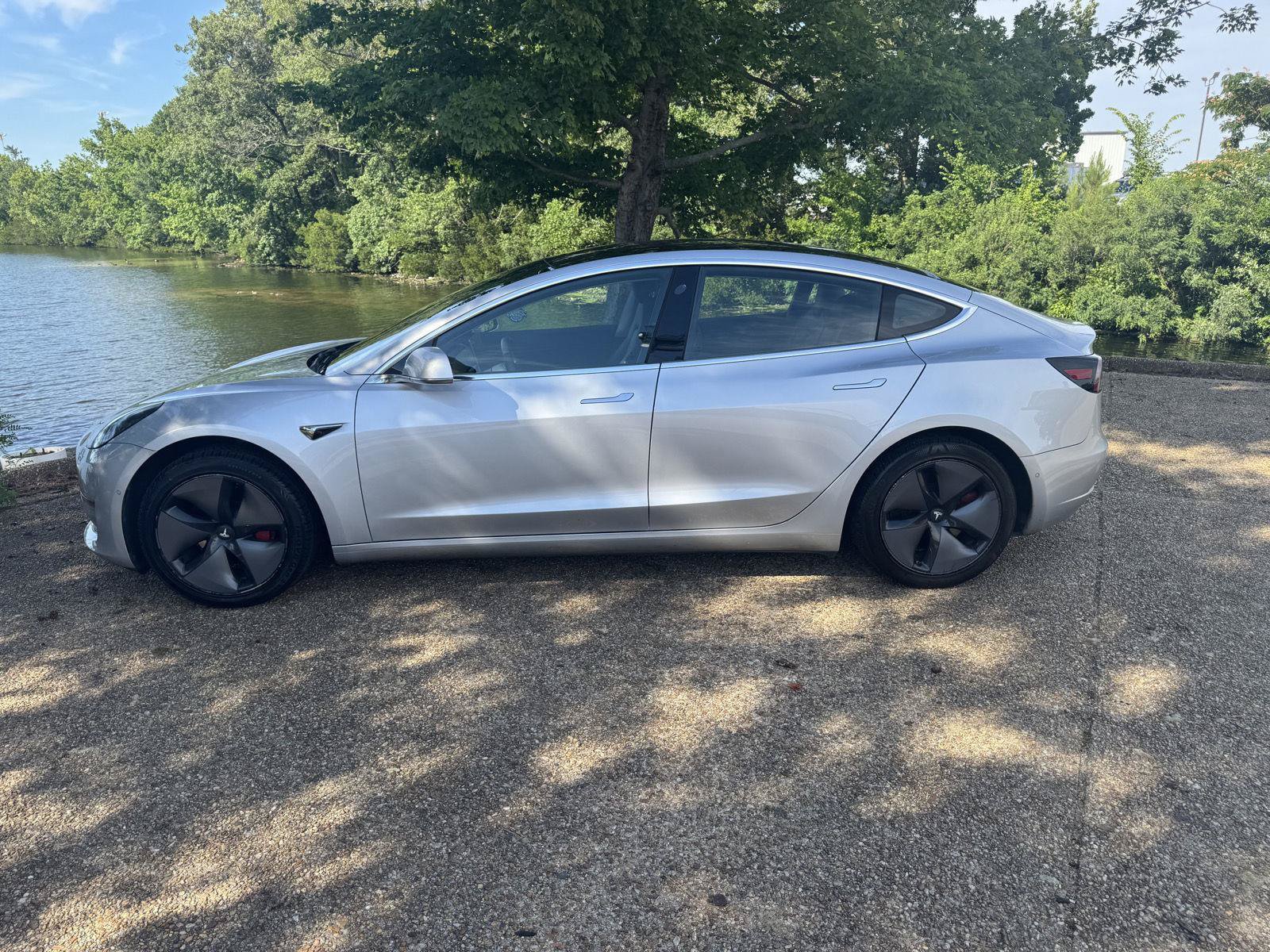 Used 2018 Tesla Model 3 Long Range RWD image 10