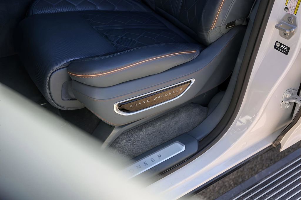 Used 2024 Jeep Grand Wagoneer Series III image 8