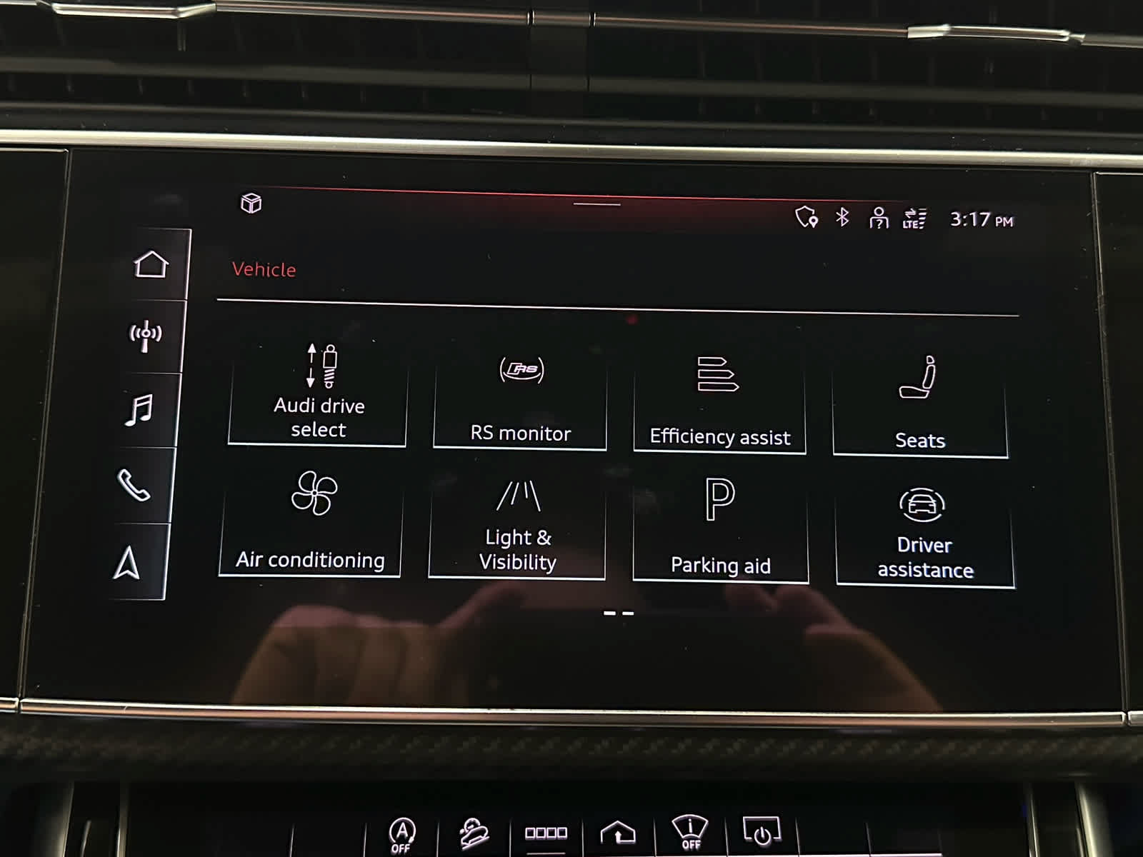 Used 2021 Audi RS Q8 w/ Carbon Optic Package AWD/4WD image 33