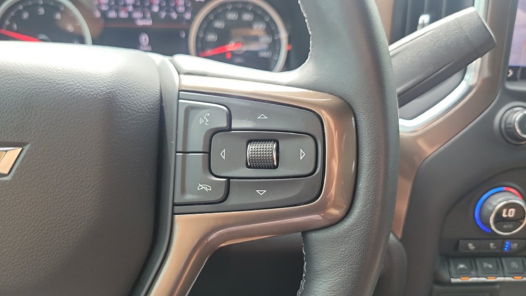 Used 2020 Chevrolet Silverado 1500 High Country w/ Technology Package AWD/4WD image 21