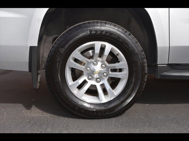 Used 2016 Chevrolet Suburban LT w/ Luxury Package RWD image 38