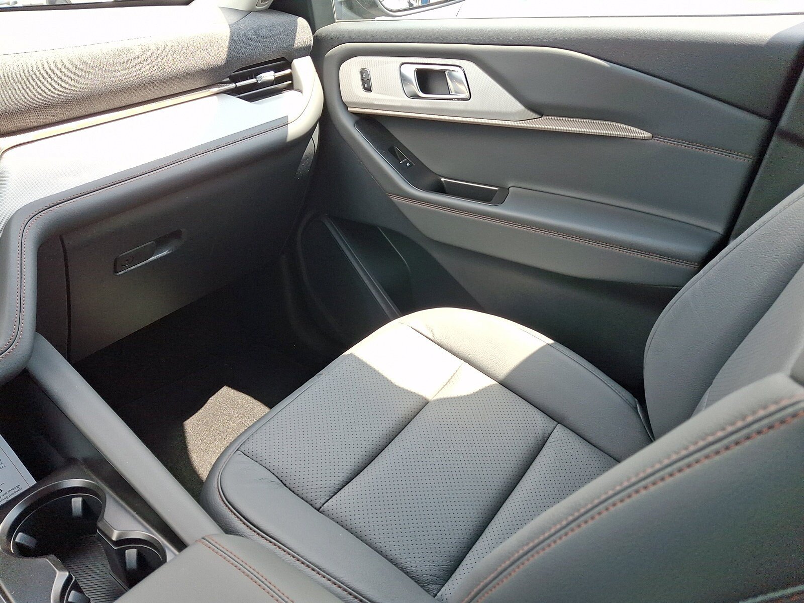 New 2026 Ford Explorer Active RWD image 17
