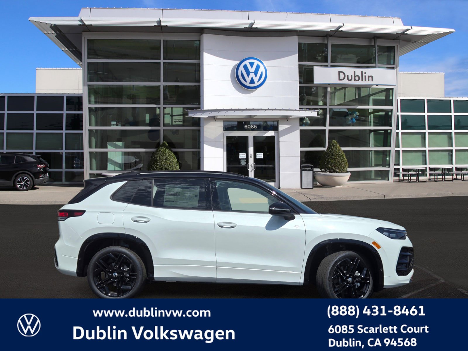 New 2026 Volkswagen Tiguan SE R-Line AWD/4WD image 3