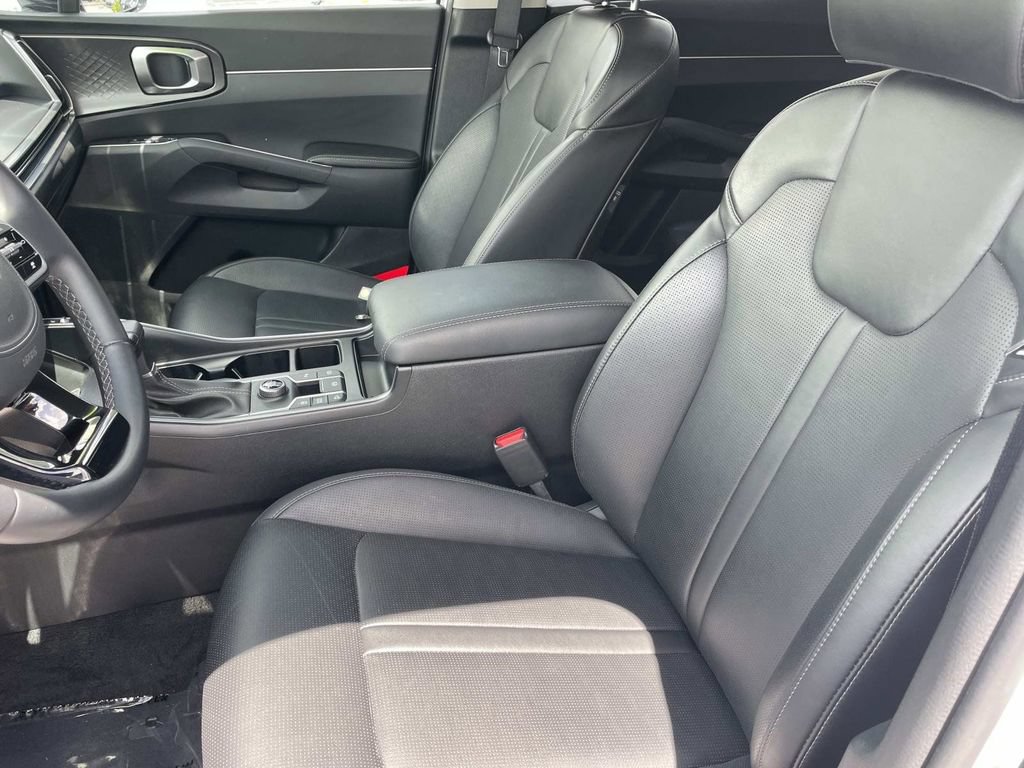 Used 2025 Kia Sorento S FWD image 24