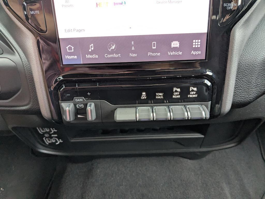 Used 2025 RAM 2500 Big Horn AWD/4WD image 13