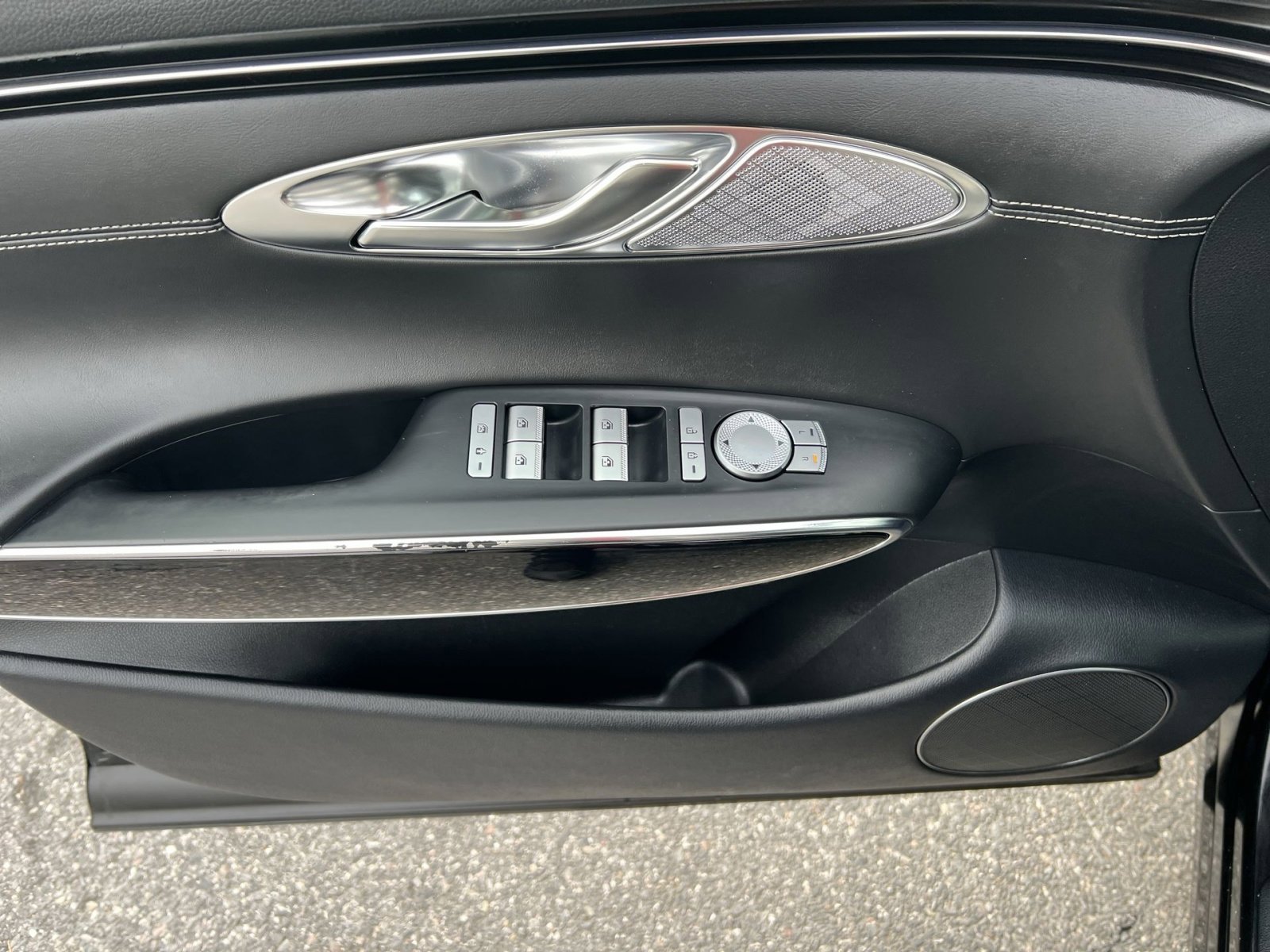 Used 2023 Genesis GV70 2.5T w/ Cargo Package image 15