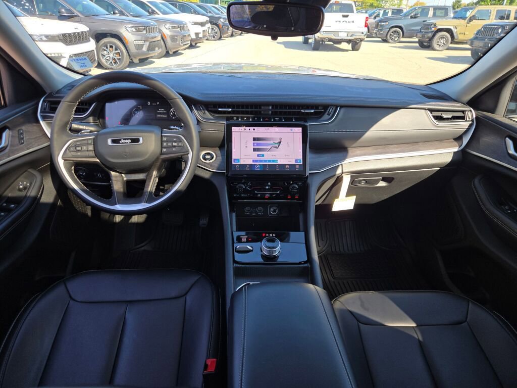 Certified 2024 Jeep Grand Cherokee Limited AWD/4WD image 20
