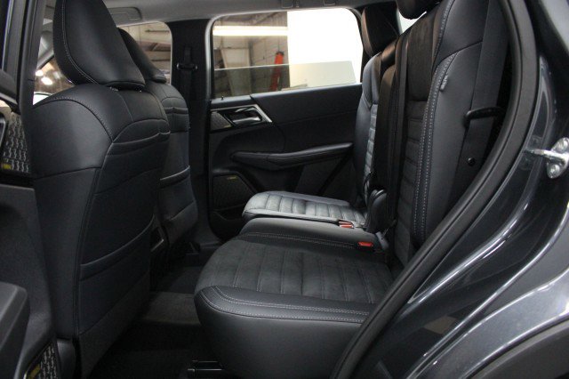 New 2026 Mitsubishi Outlander SE image 24