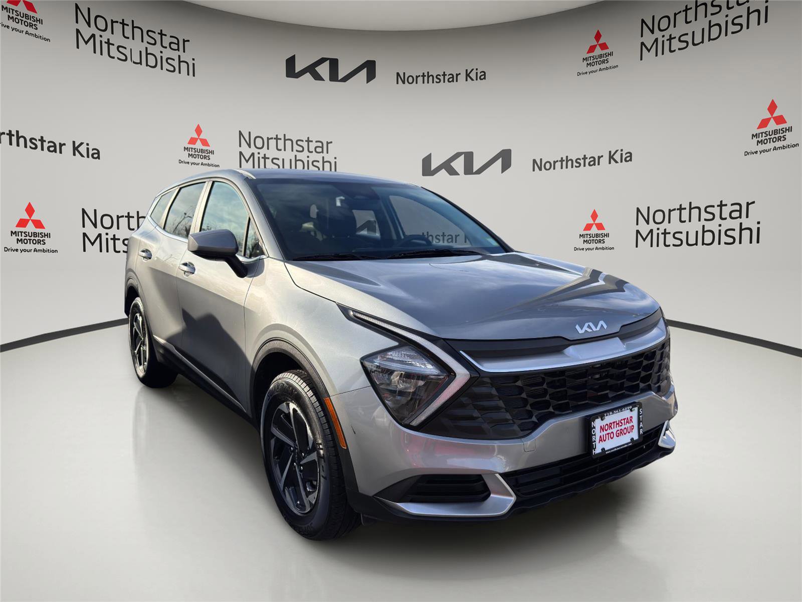 Used 2023 Kia Sportage LX image 5