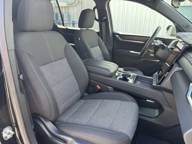 Used 2025 GMC Acadia Elevation AWD/4WD image 28
