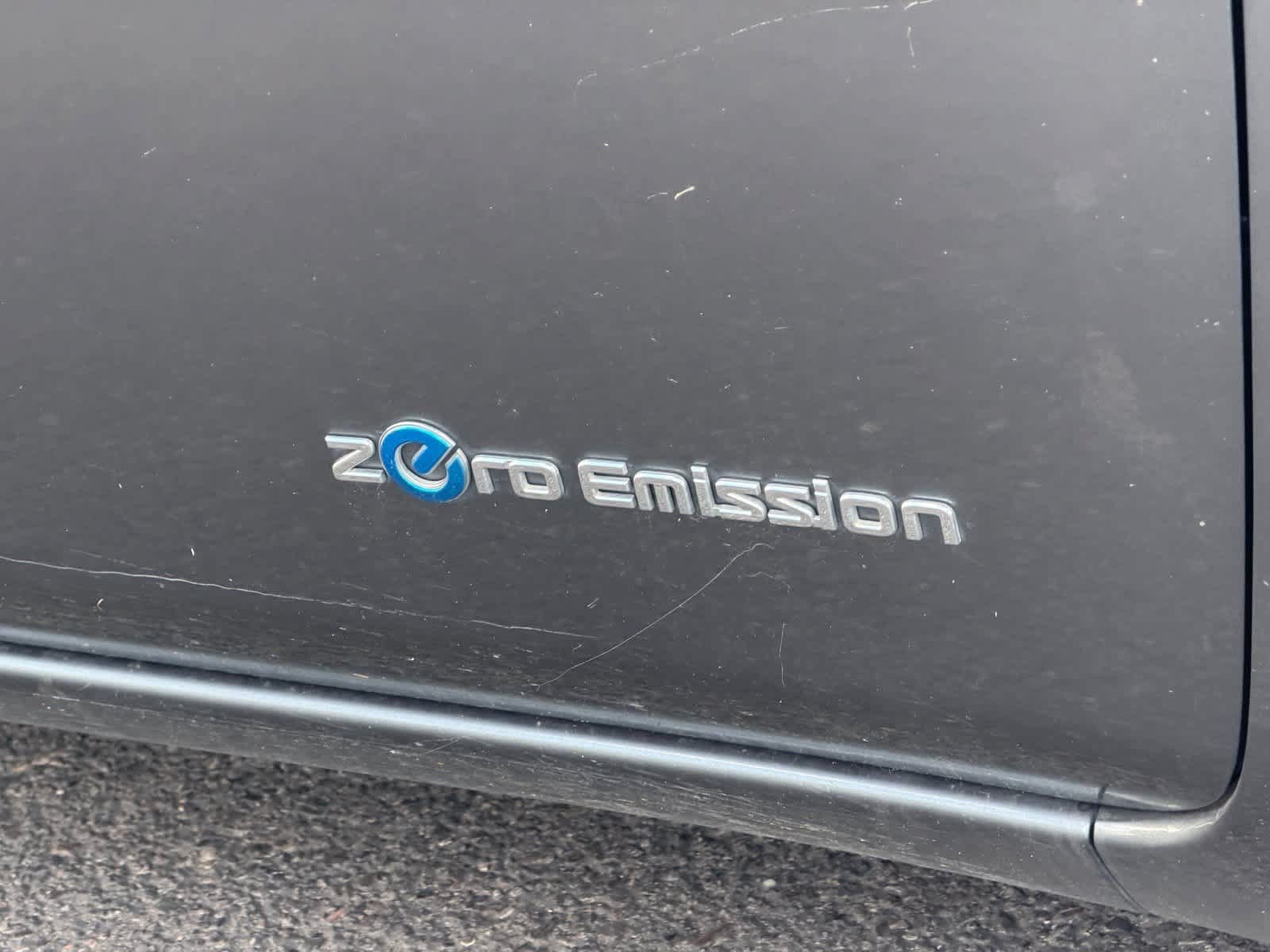 Used 2015 Nissan Leaf SL FWD image 7