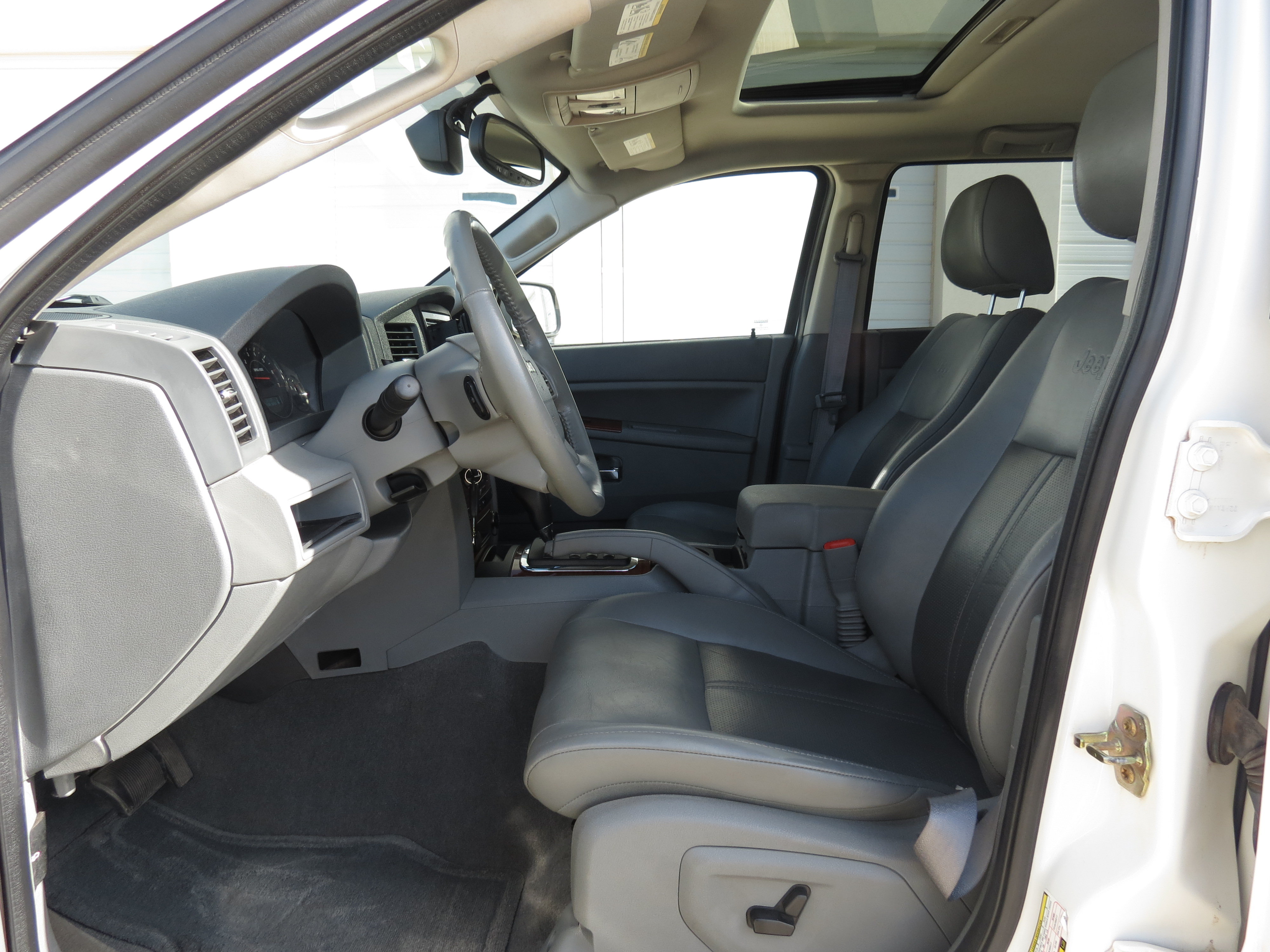 Used 2005 Jeep Grand Cherokee Limited AWD/4WD image 24