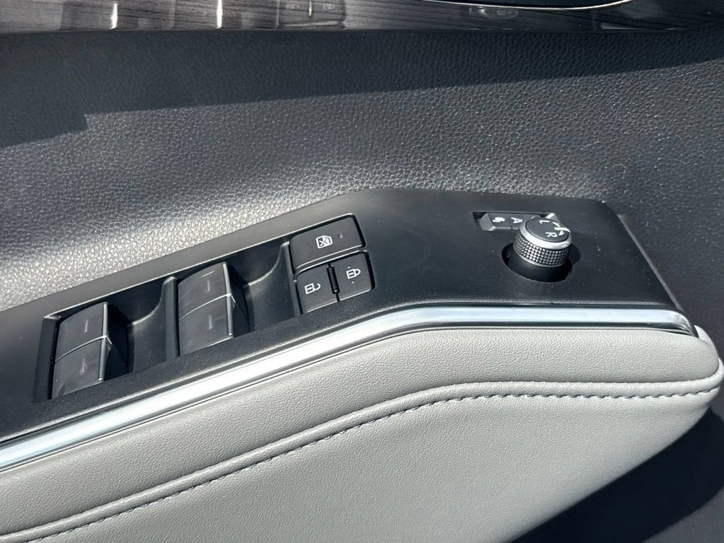 New 2026 Toyota Highlander Platinum AWD/4WD image 8