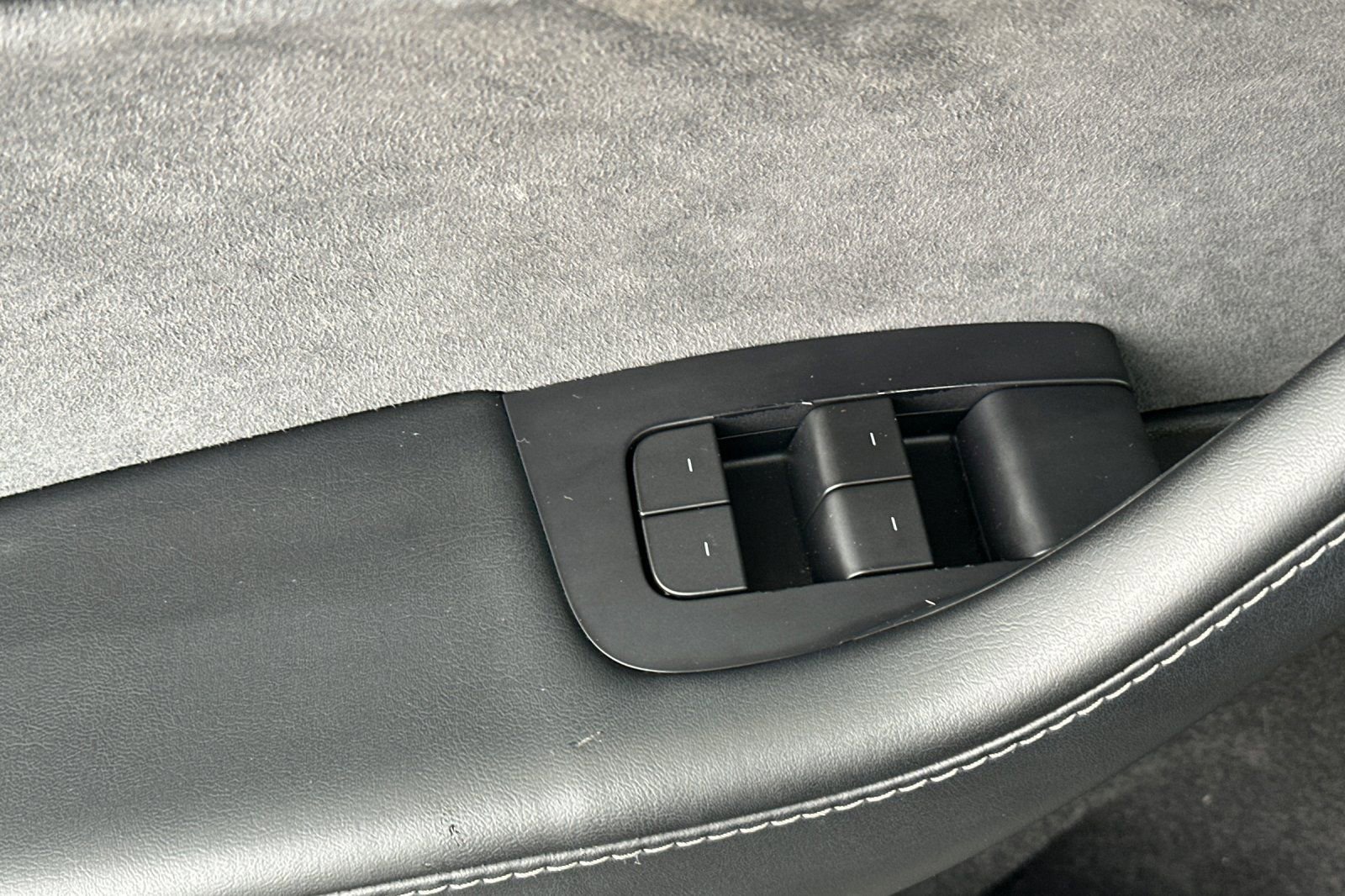 Used 2022 Tesla Model Y Long Range image 11