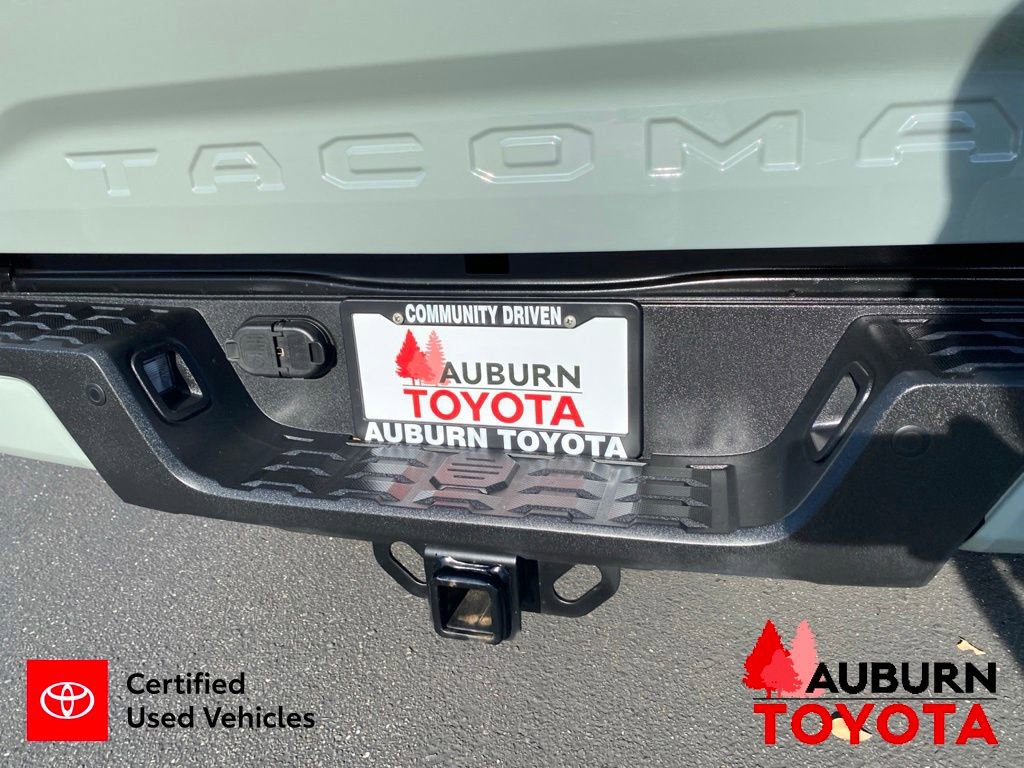 Used 2022 Toyota Tacoma TRD Off-Road w/ Technology Package AWD/4WD image 10
