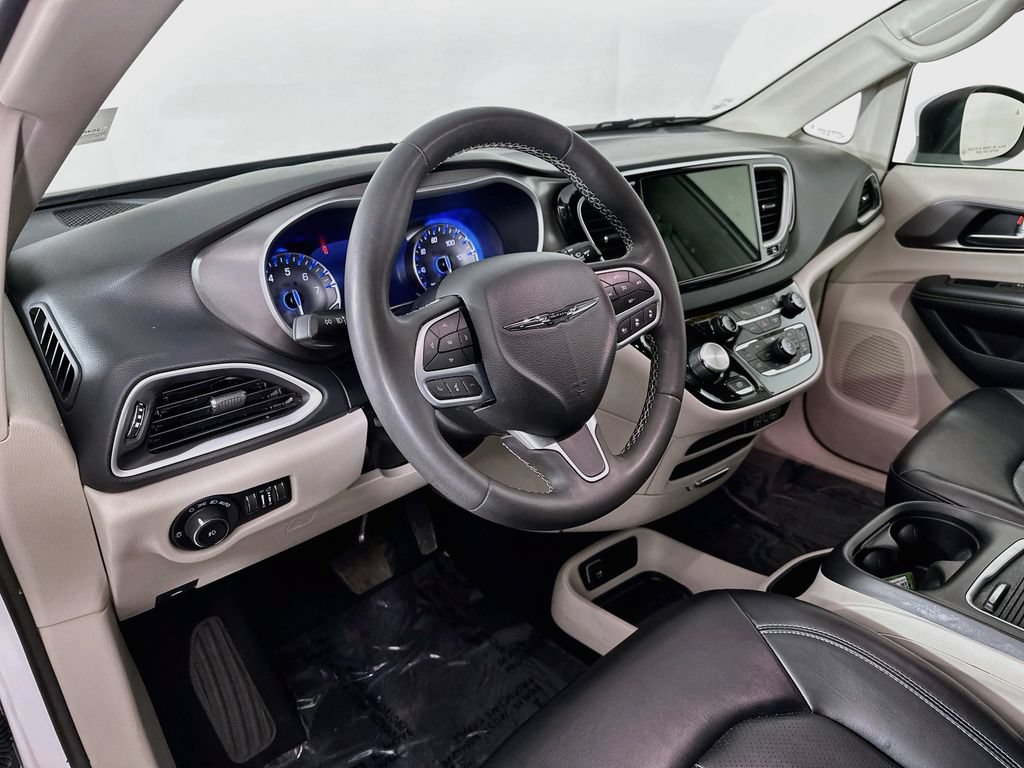 Certified 2023 Chrysler Pacifica Touring-L FWD image 16