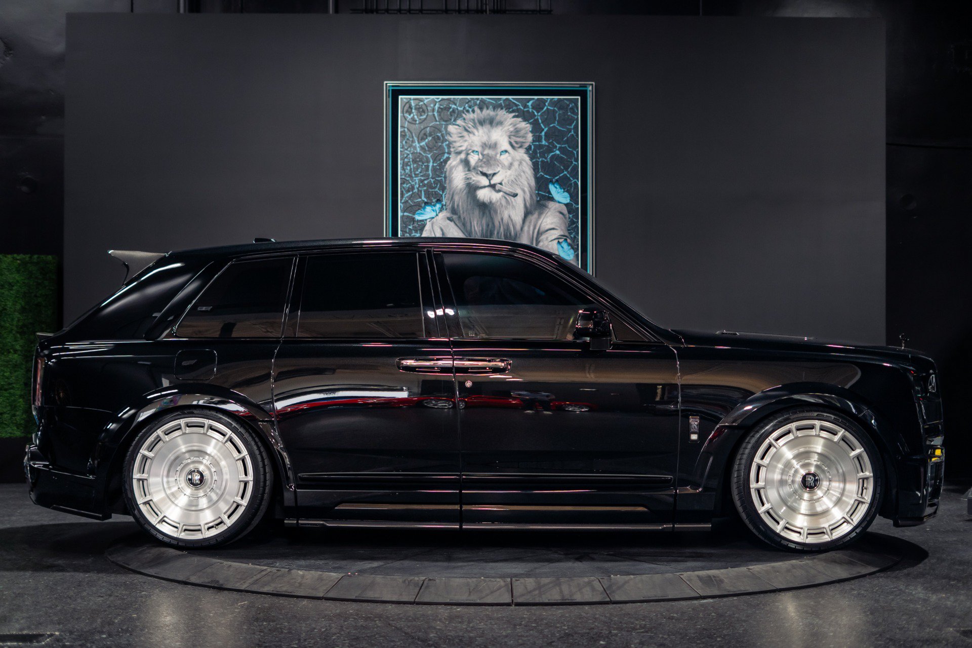 Used 2022 Rolls-Royce Cullinan Black Badge w/ Dark Exterior Package AWD/4WD image 4