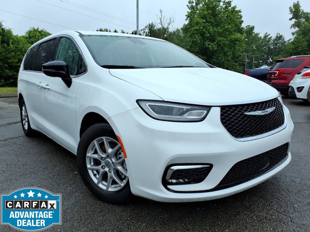 Used 2024 Chrysler Pacifica Touring-L